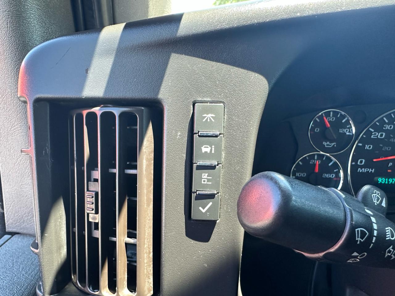 GMC Savana Commercial Cutaway 3500 Van 177" 2021