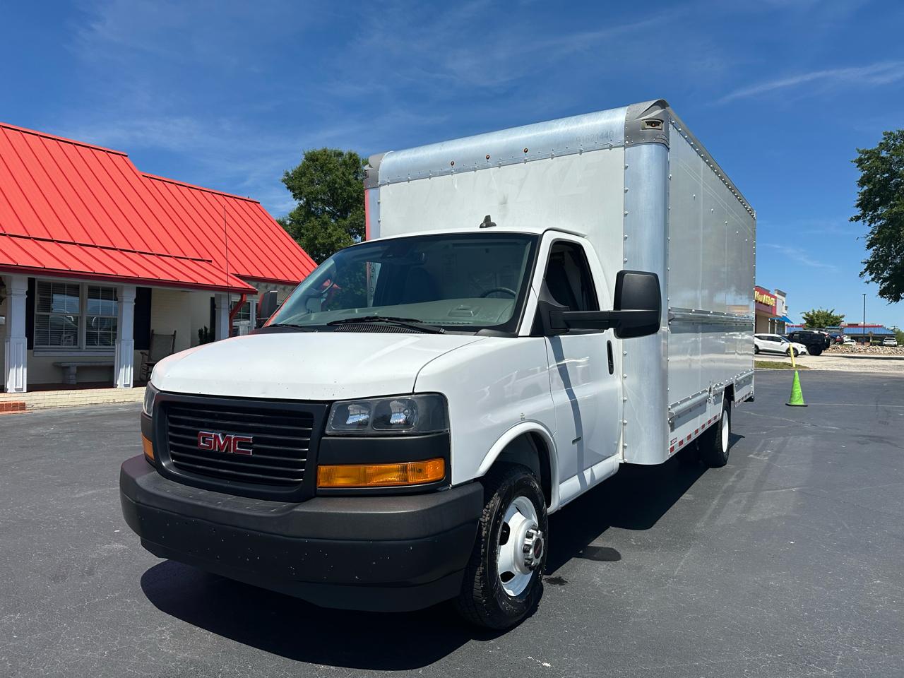 GMC Savana Commercial Cutaway 3500 Van 177" 2021