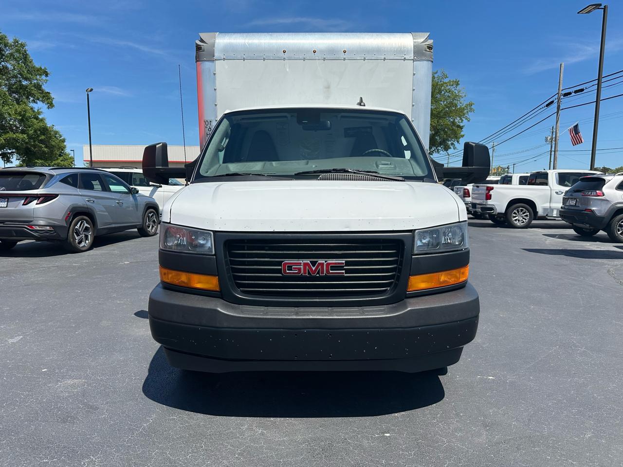 GMC Savana Commercial Cutaway 3500 Van 177" 2021