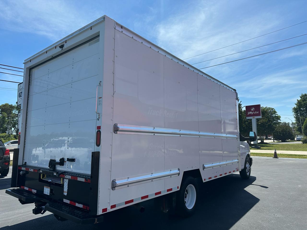 GMC Savana Commercial Cutaway 3500 Van 177" 2021