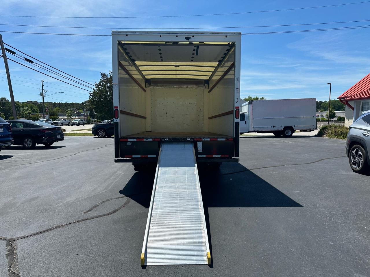 GMC Savana Commercial Cutaway 3500 Van 177" 2021