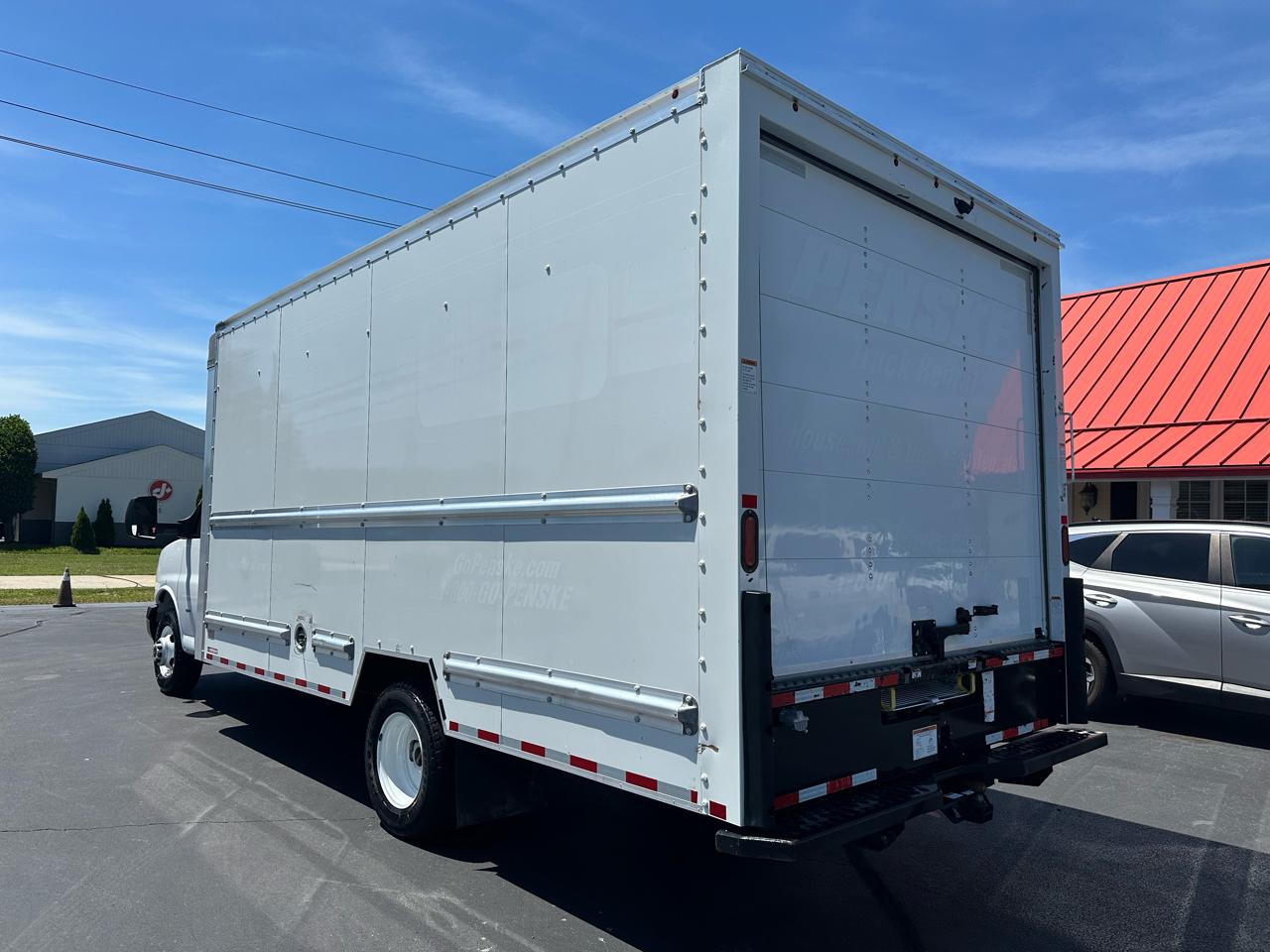 GMC Savana Commercial Cutaway 3500 Van 177" 2021
