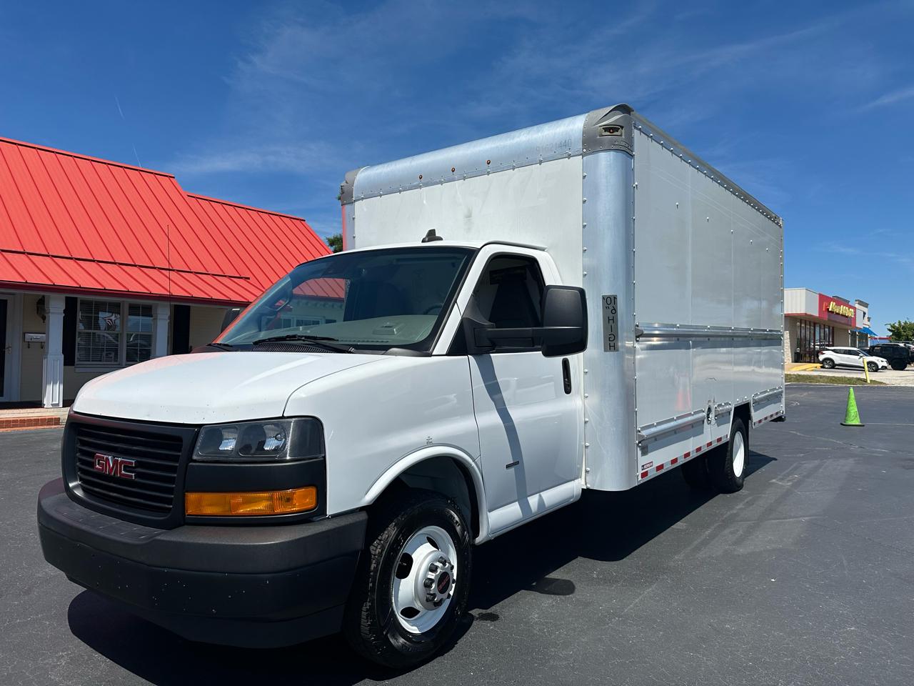 GMC Savana Commercial Cutaway 3500 Van 177" 2021
