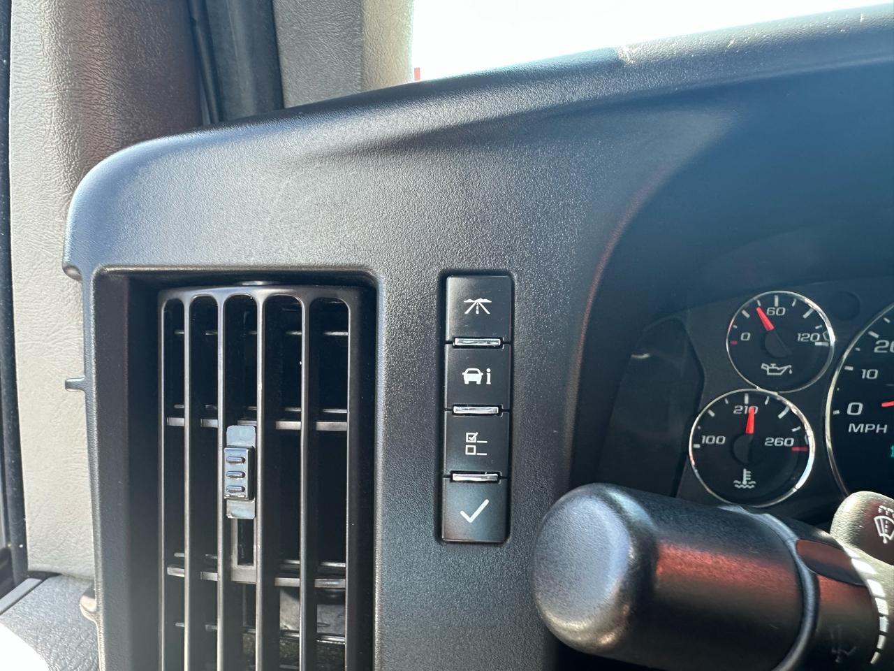 GMC Savana Commercial Cutaway 3500 Van 177" 2021