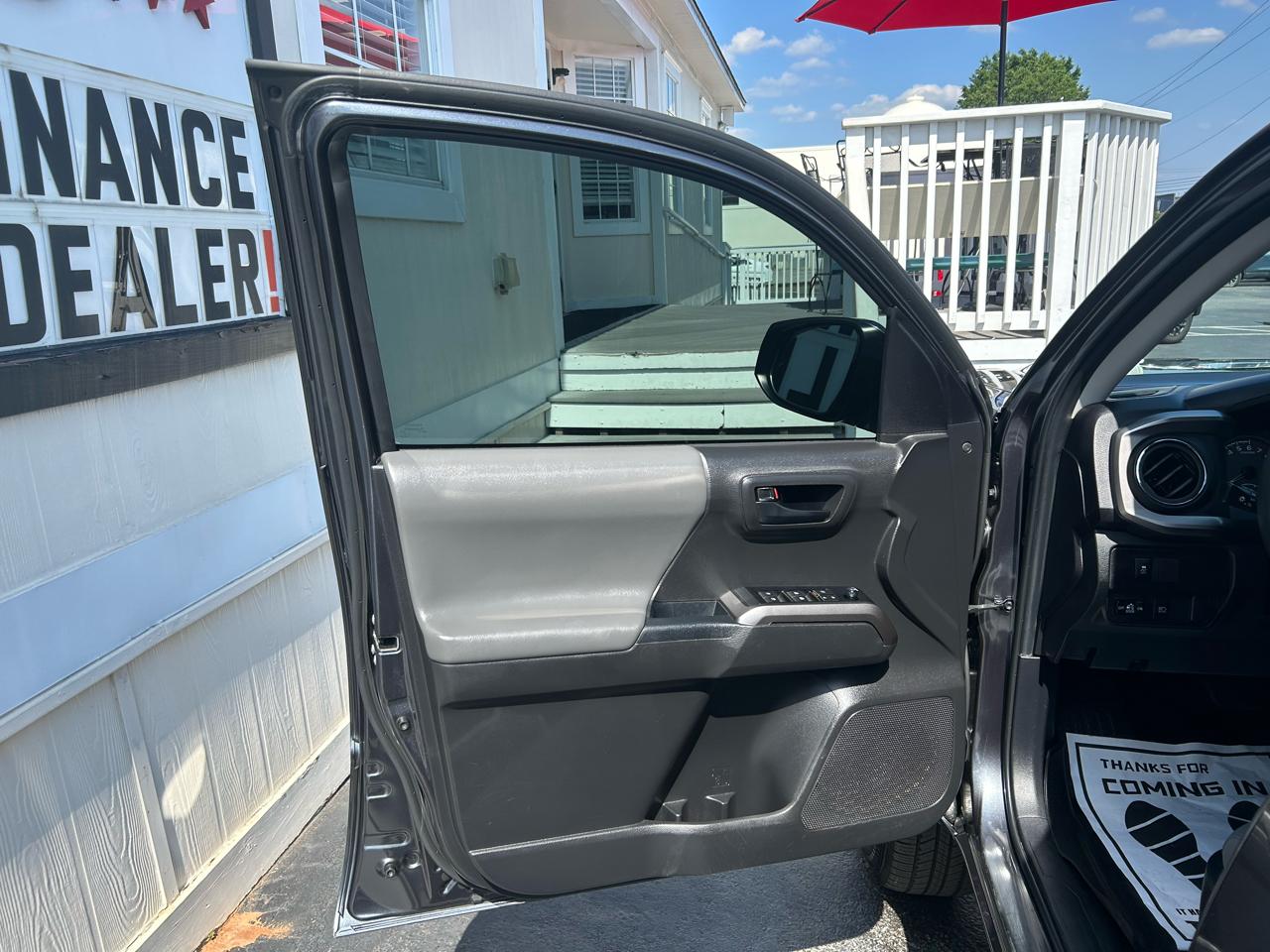 Toyota Tacoma SR5 V6 2023