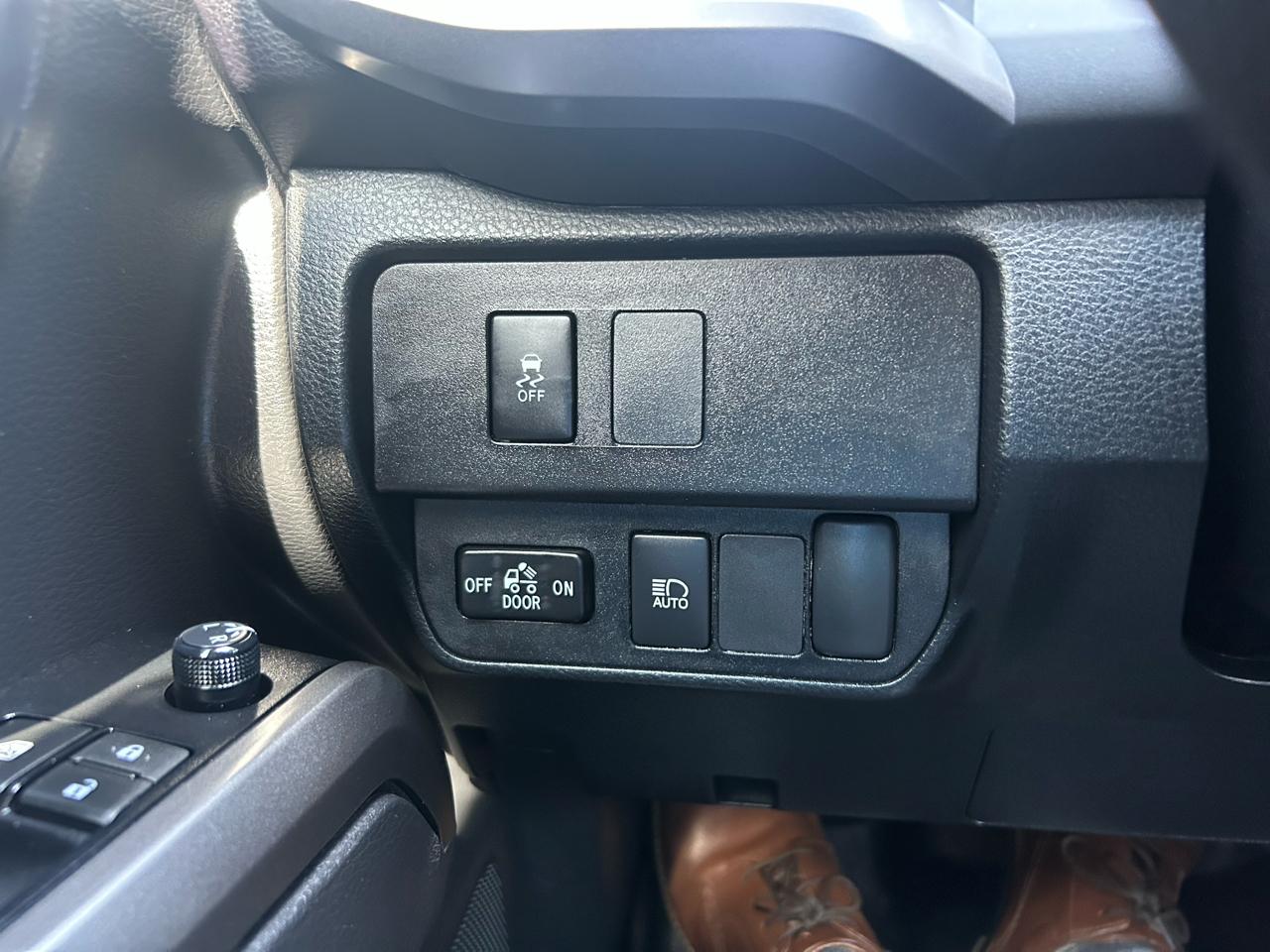 Toyota Tacoma SR5 V6 2023