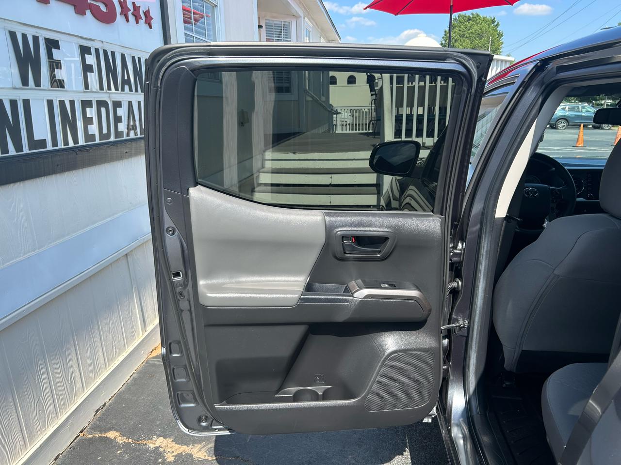 Toyota Tacoma SR5 V6 2023