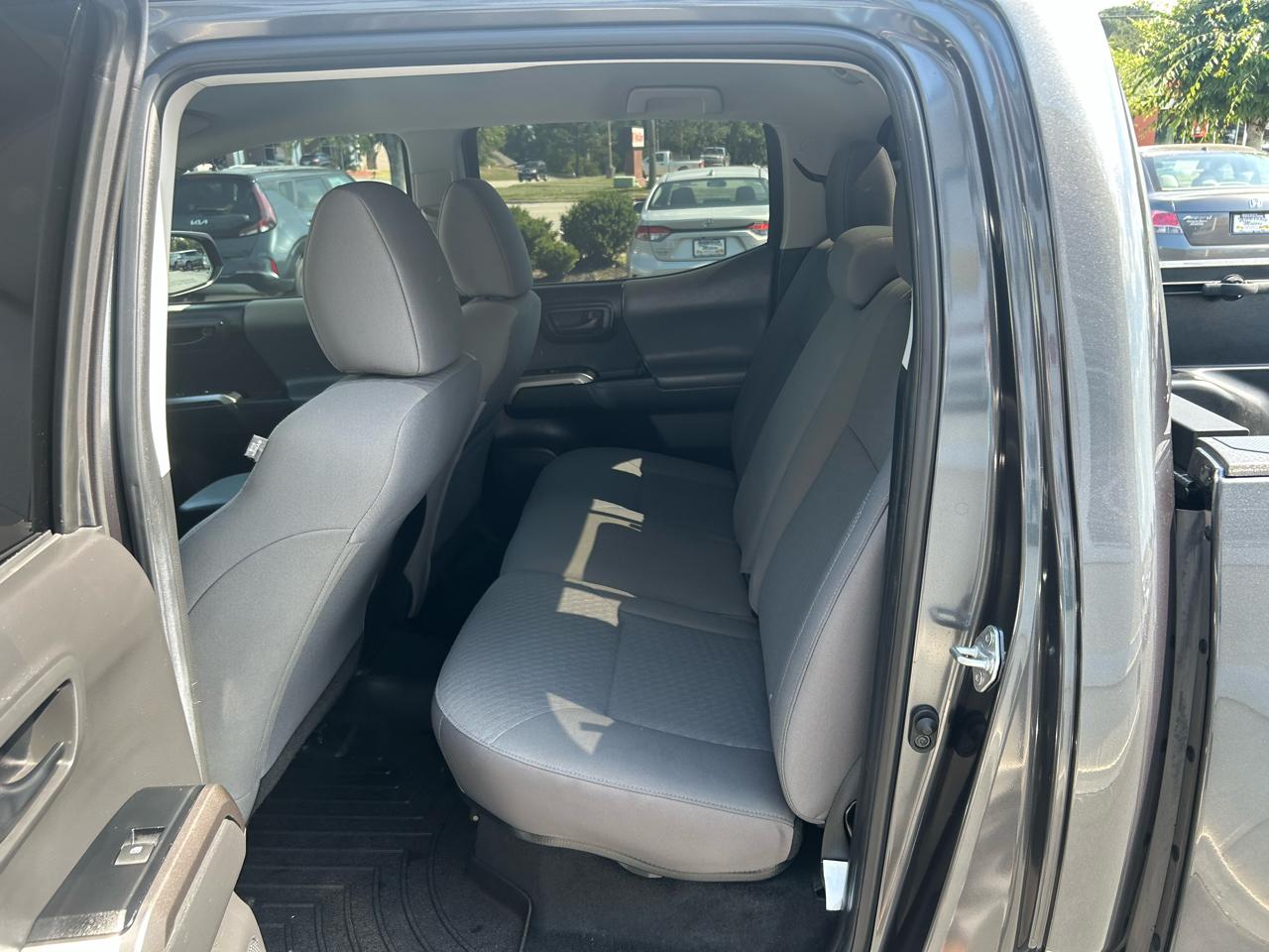 Toyota Tacoma SR5 V6 2023