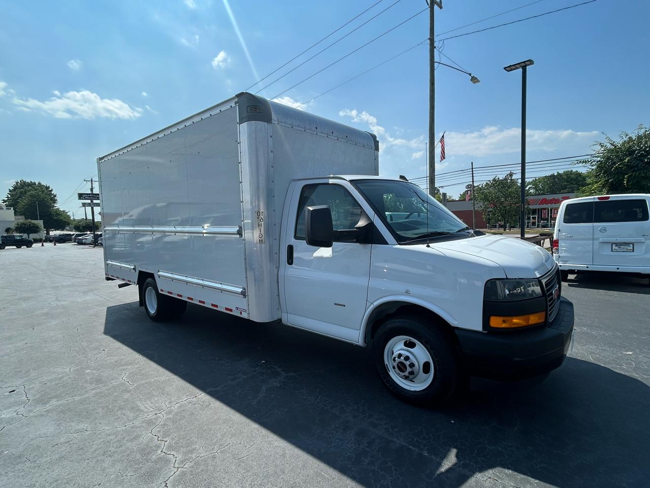 GMC Savana Commercial Cutaway 3500 Van 177" 2021