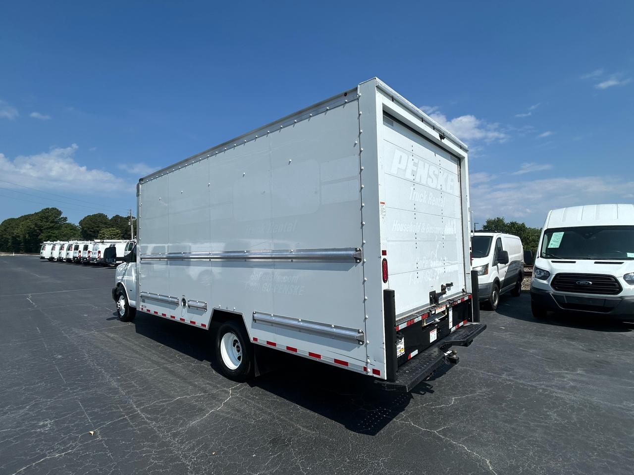 GMC Savana Commercial Cutaway 3500 Van 177" 2021