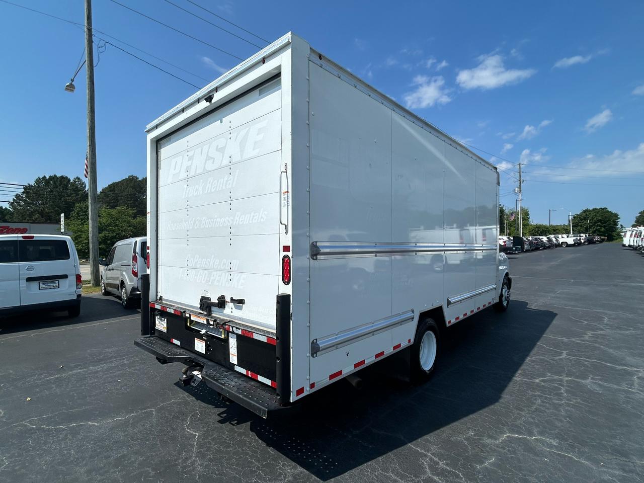 GMC Savana Commercial Cutaway 3500 Van 177" 2021