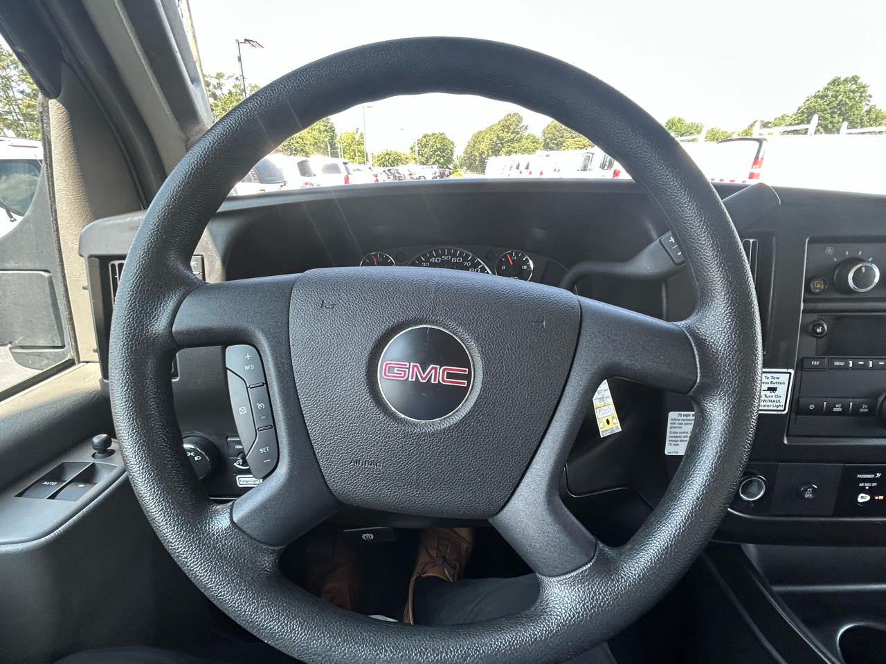 GMC Savana Commercial Cutaway 3500 Van 177" 2021