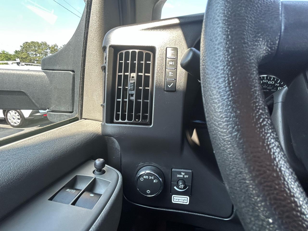GMC Savana Commercial Cutaway 3500 Van 177" 2021