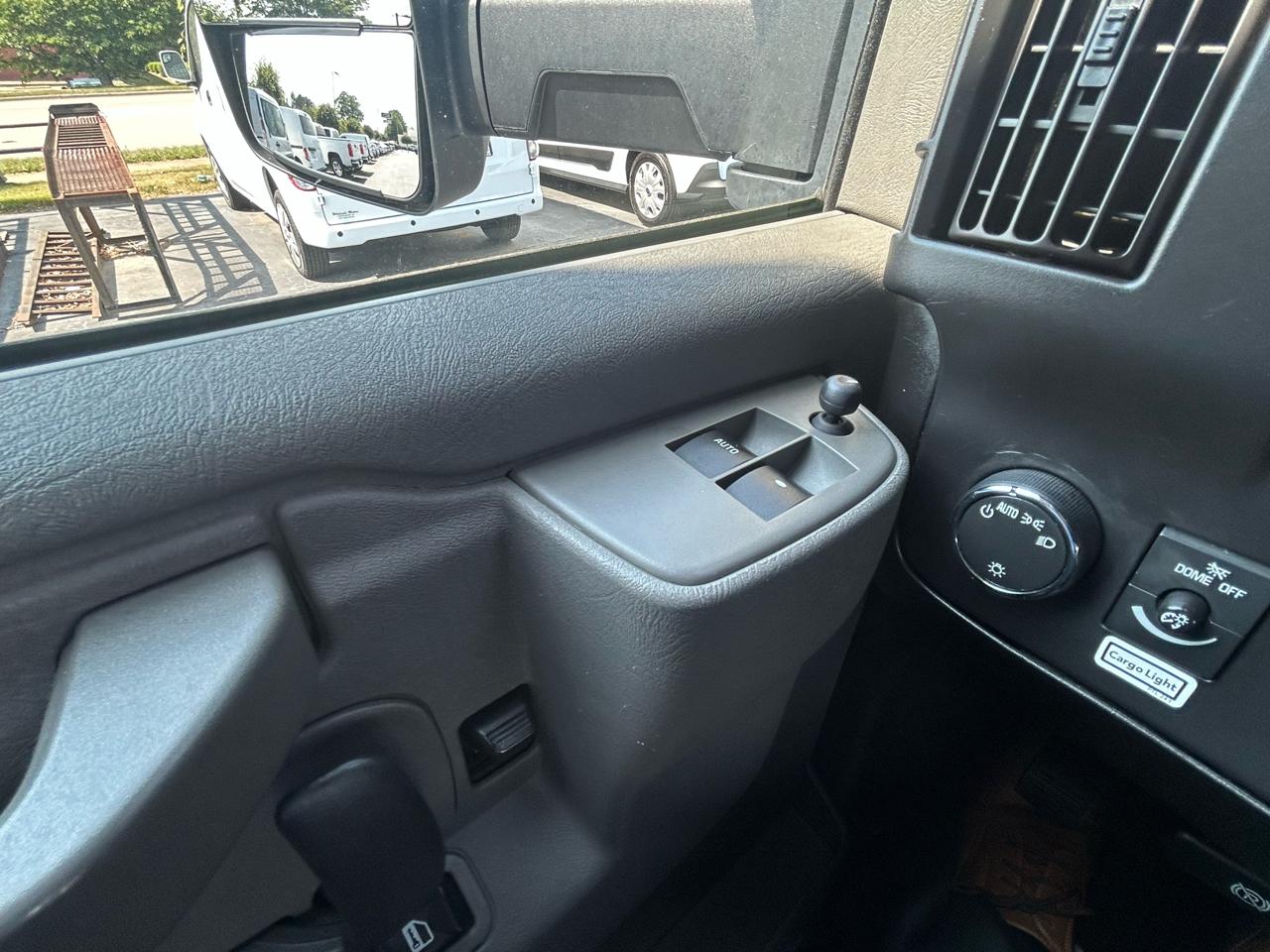 GMC Savana Commercial Cutaway 3500 Van 177" 2021