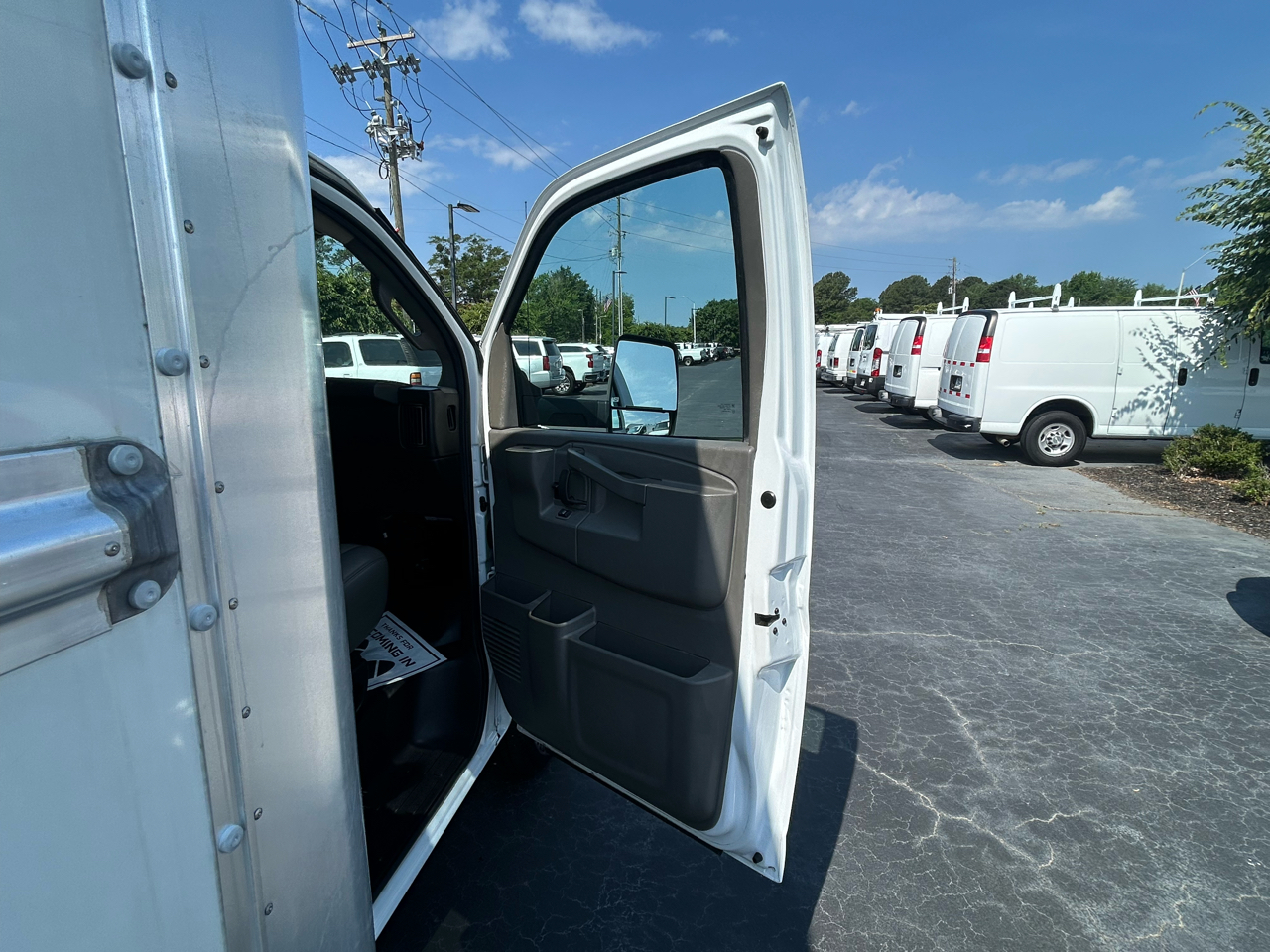 GMC Savana Commercial Cutaway 3500 Van 177" 2021