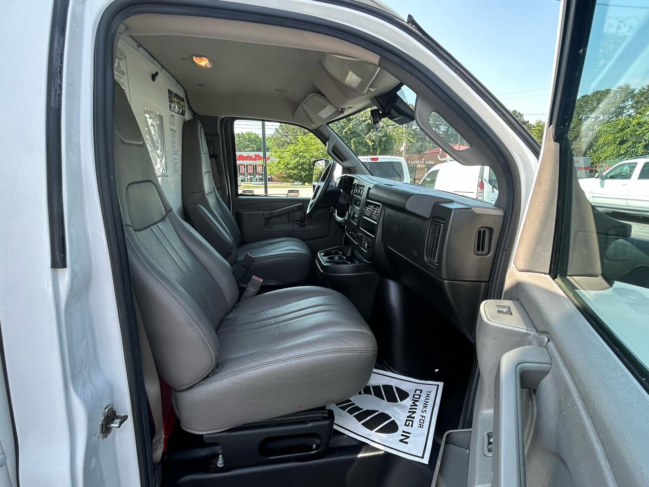 GMC Savana Commercial Cutaway 3500 Van 177" 2021