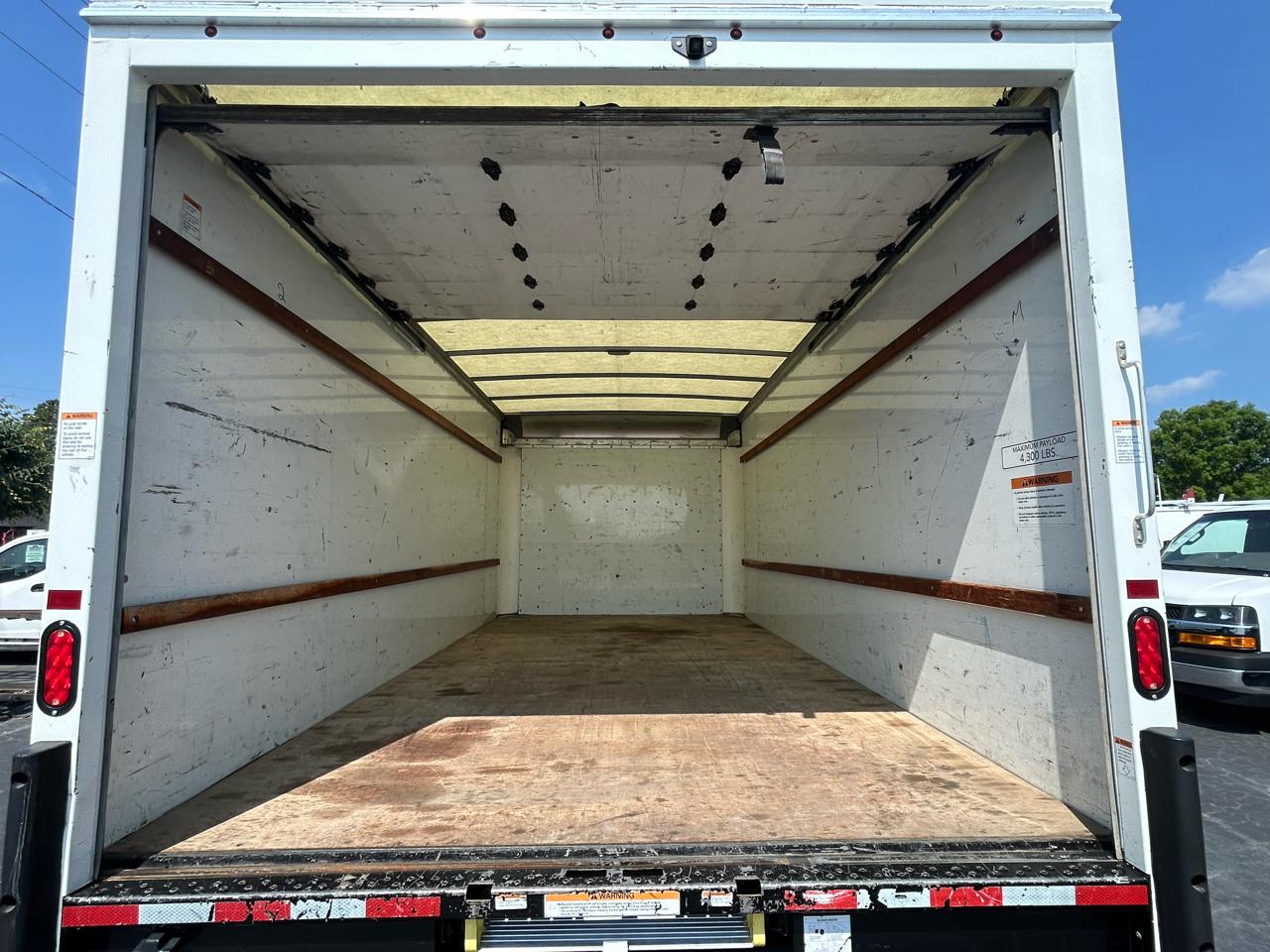 GMC Savana Commercial Cutaway 3500 Van 177" 2021