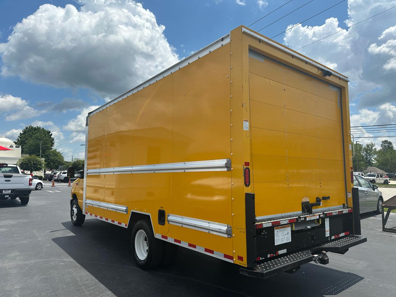 Ford E-Series Cutaway E-350 SRW 138" WB 2022