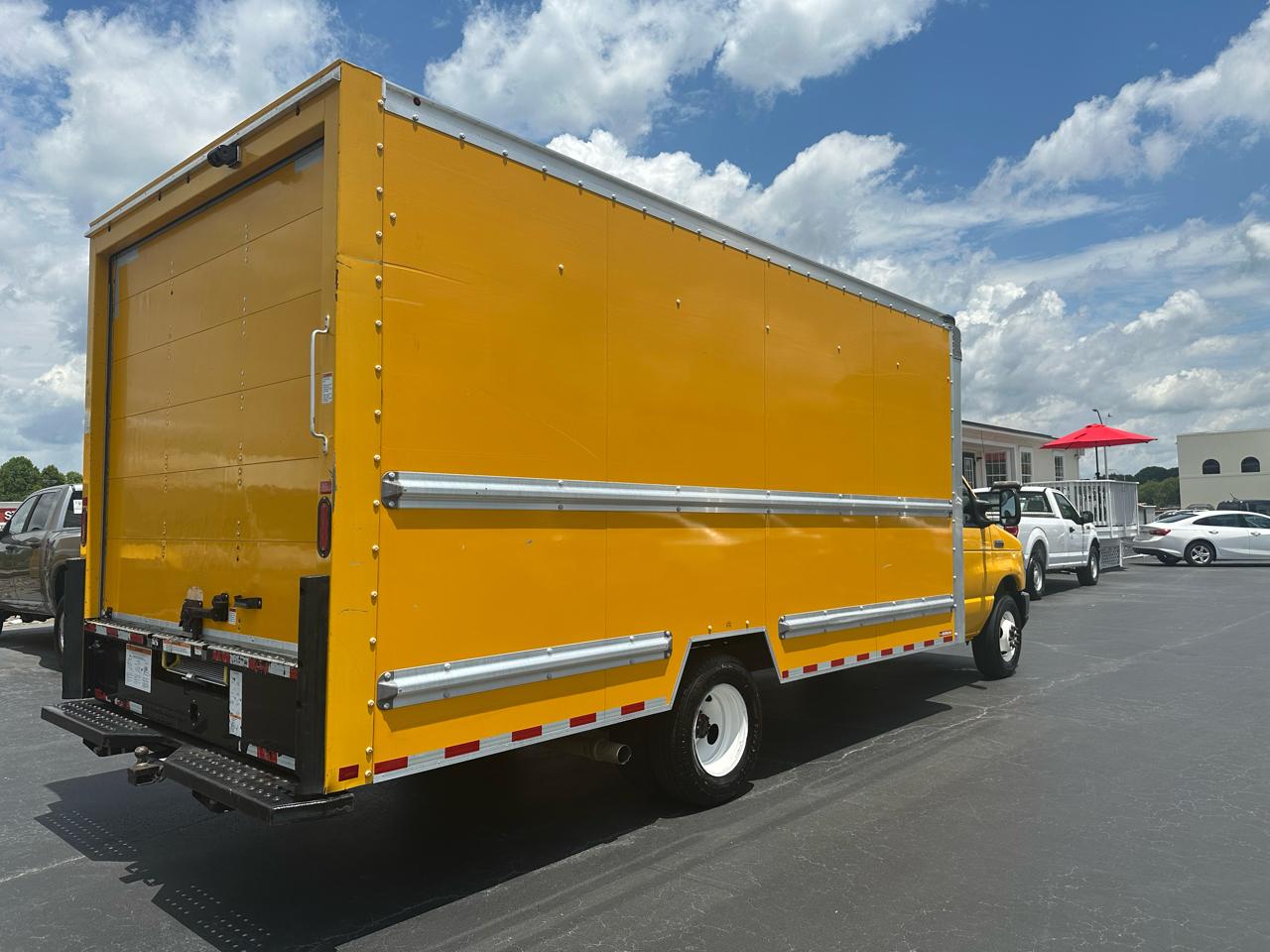 Ford E-Series Cutaway E-350 SRW 138" WB 2022