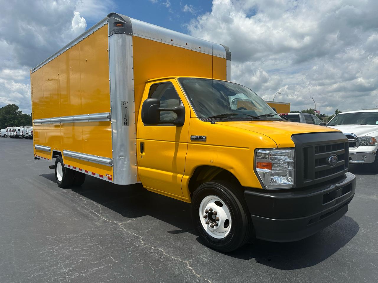 Ford E-Series Cutaway E-350 SRW 138" WB 2022