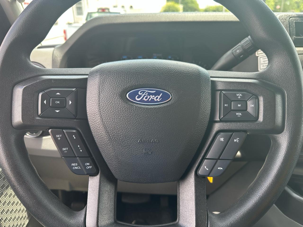 Ford E-Series Cutaway E-350 SRW 138" WB 2022