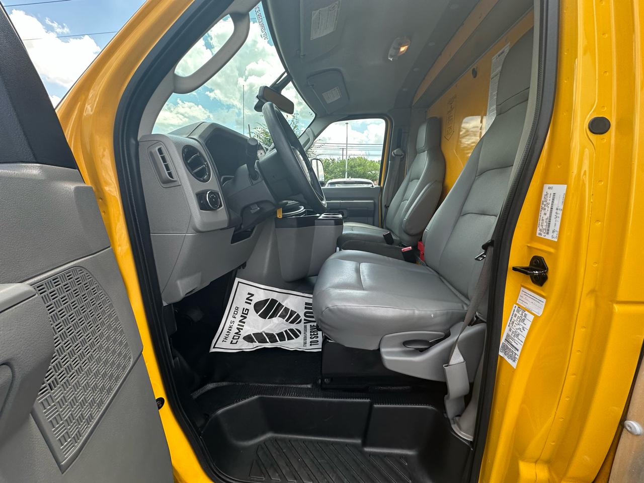 Ford E-Series Cutaway E-350 SRW 138" WB 2022
