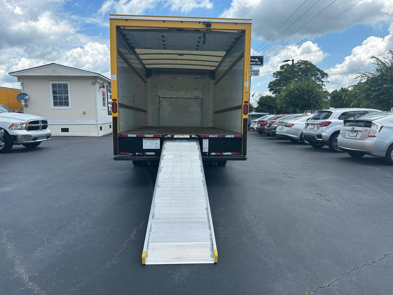 Ford E-Series Cutaway E-350 SRW 138" WB 2022