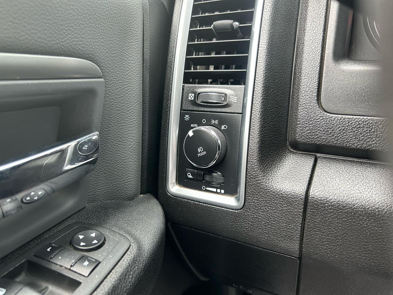RAM 1500 Classic SLT 4x4 Crew Cab 5'7" Box 2021