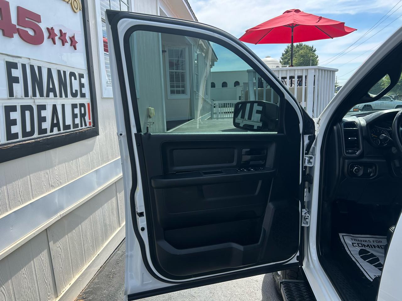 RAM 2500 Tradesman 4x4 Crew Cab 6'4" Box 2022