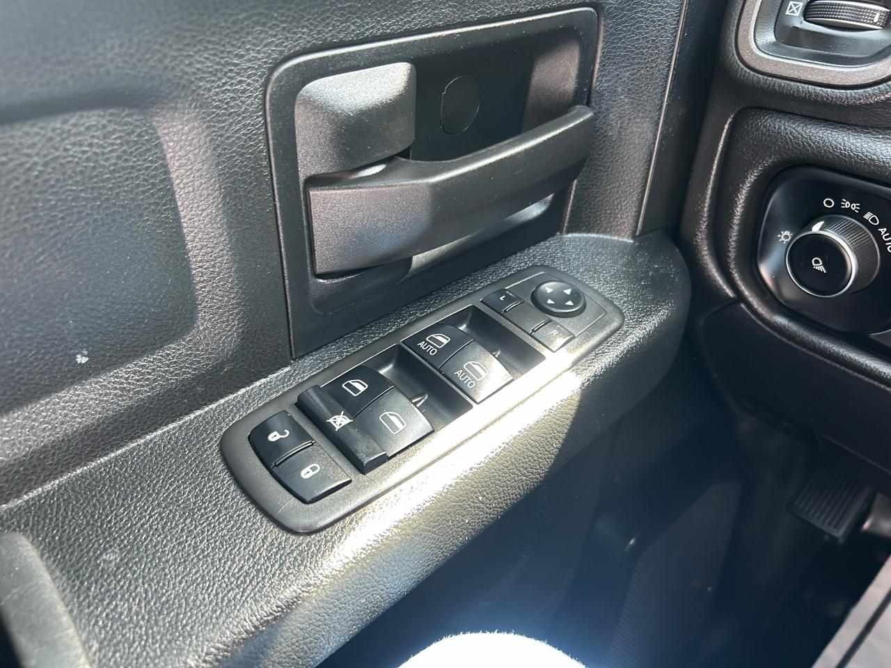 RAM 2500 Tradesman 4x4 Crew Cab 6'4" Box 2022