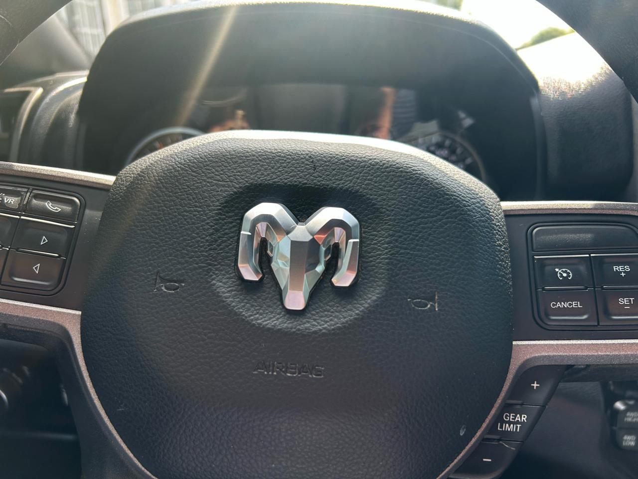 RAM 2500 Tradesman 4x4 Crew Cab 6'4" Box 2022