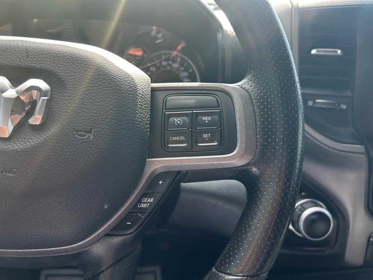 RAM 2500 Tradesman 4x4 Crew Cab 6'4" Box 2022