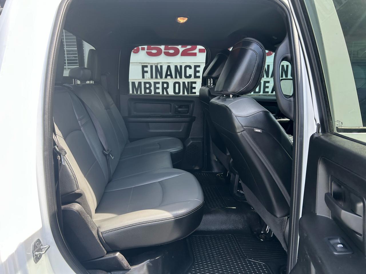 RAM 2500 Tradesman 4x4 Crew Cab 6'4" Box 2022