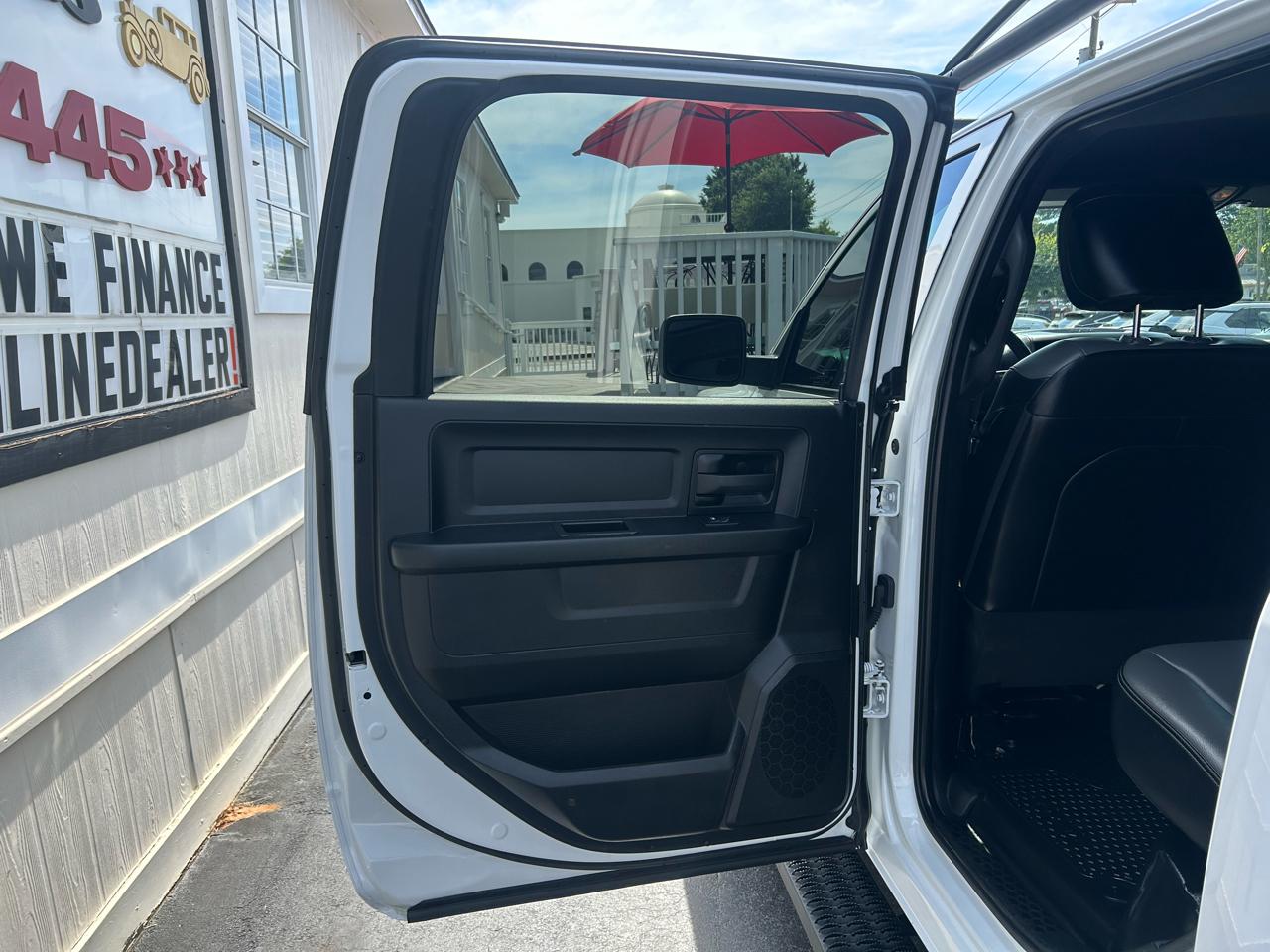 RAM 2500 Tradesman 4x4 Crew Cab 6'4" Box 2022