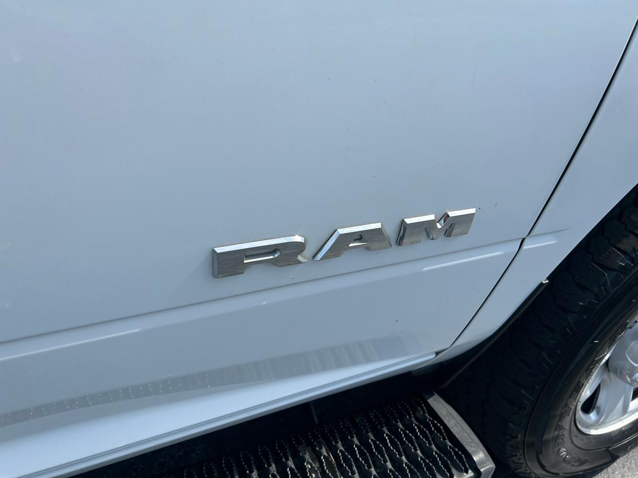 RAM 2500 Tradesman 4x4 Crew Cab 6'4" Box 2022
