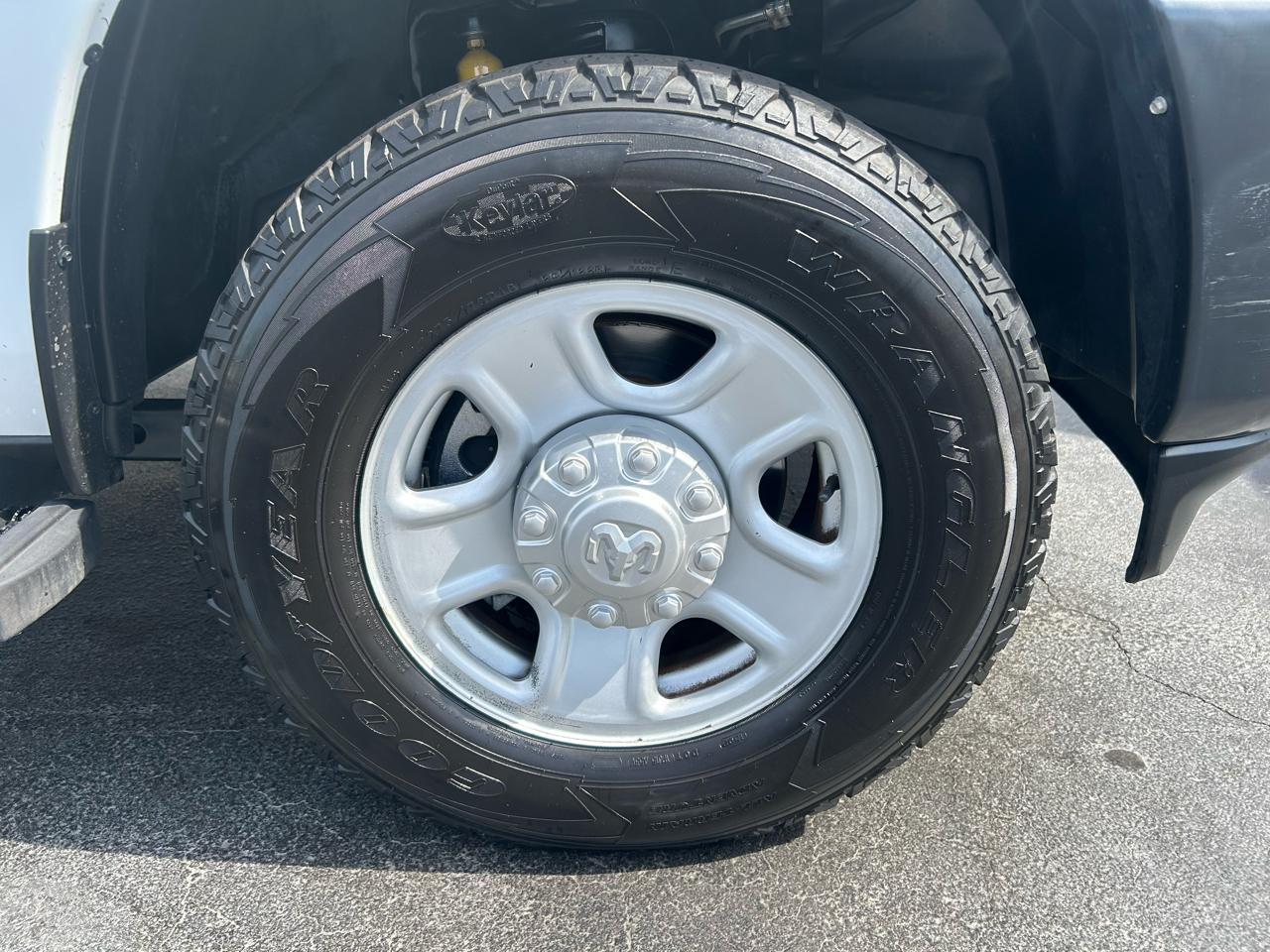RAM 2500 Tradesman 4x4 Crew Cab 6'4" Box 2022