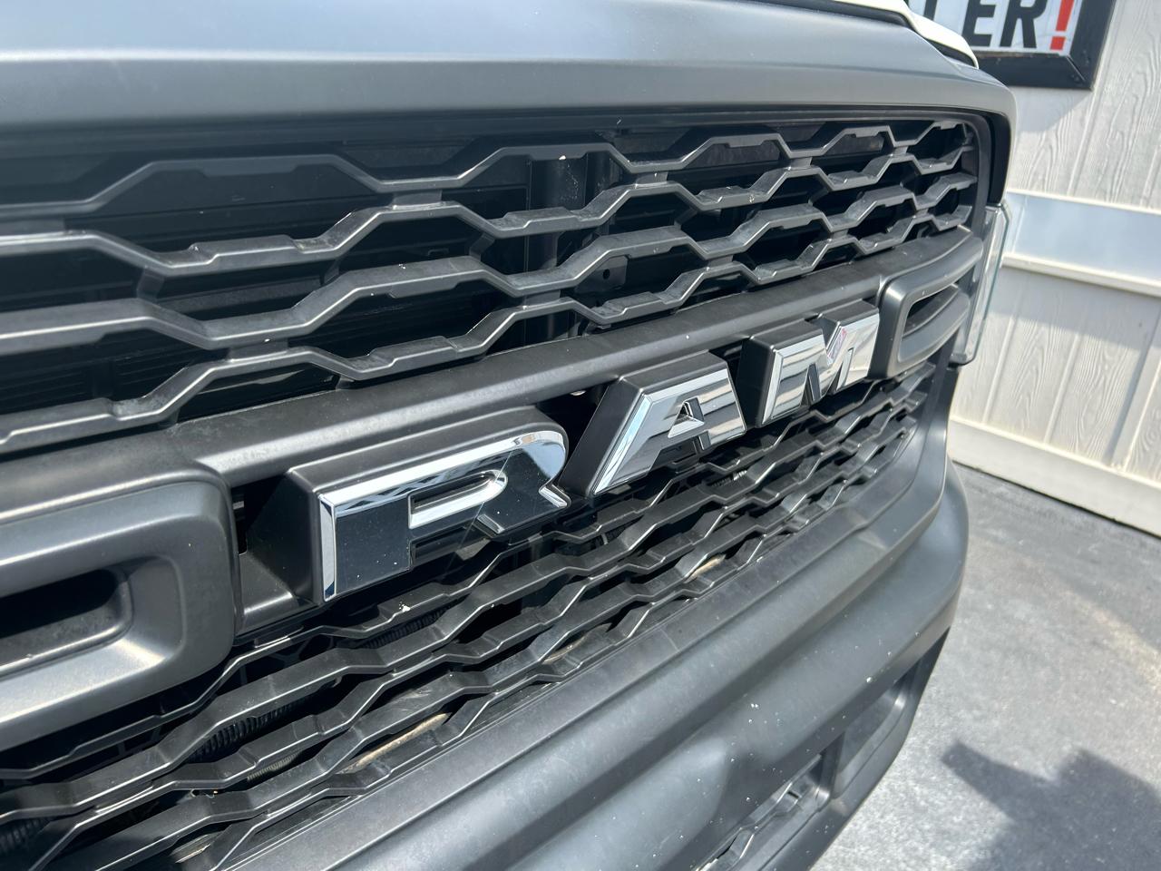 RAM 2500 Tradesman 4x4 Crew Cab 6'4" Box 2022