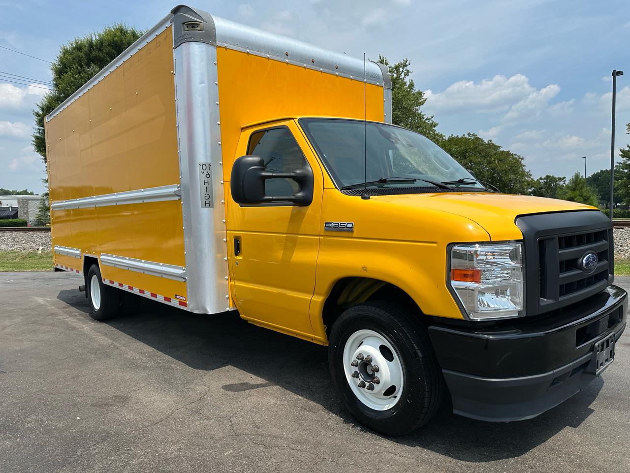 Ford E-Series Cutaway E-350 SRW 138" WB 2022
