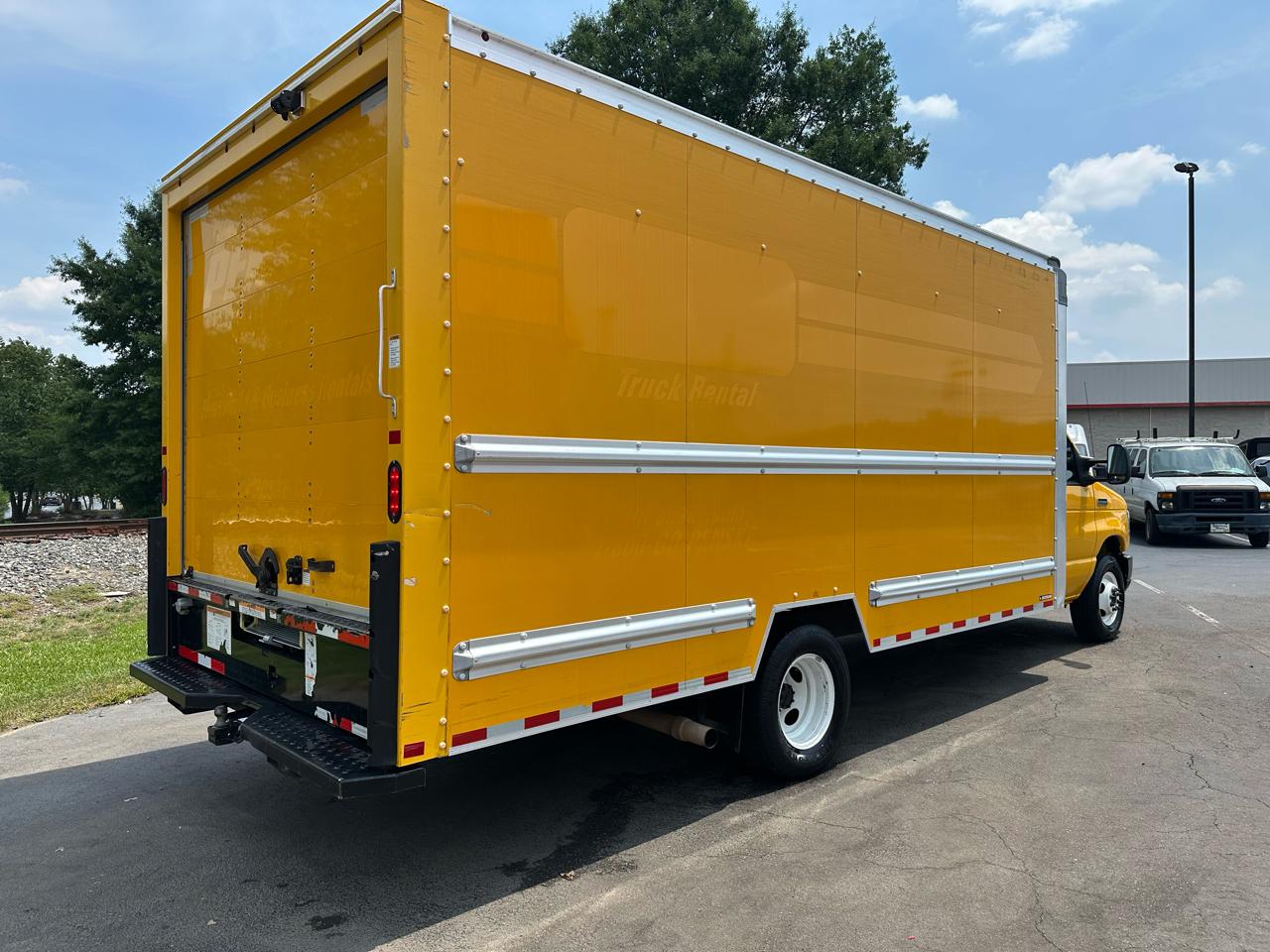 Ford E-Series Cutaway E-350 SRW 138" WB 2022
