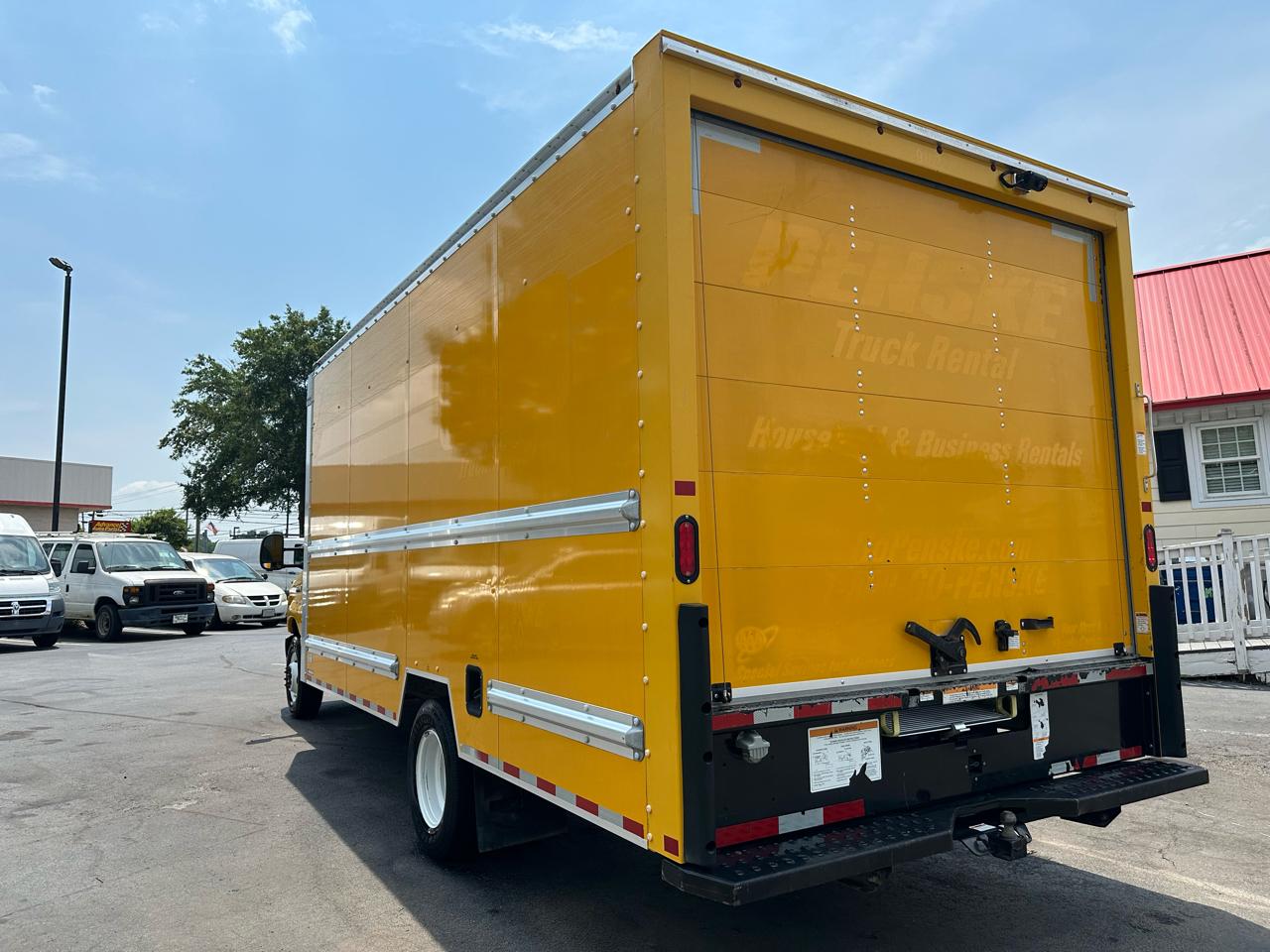 Ford E-Series Cutaway E-350 SRW 138" WB 2022