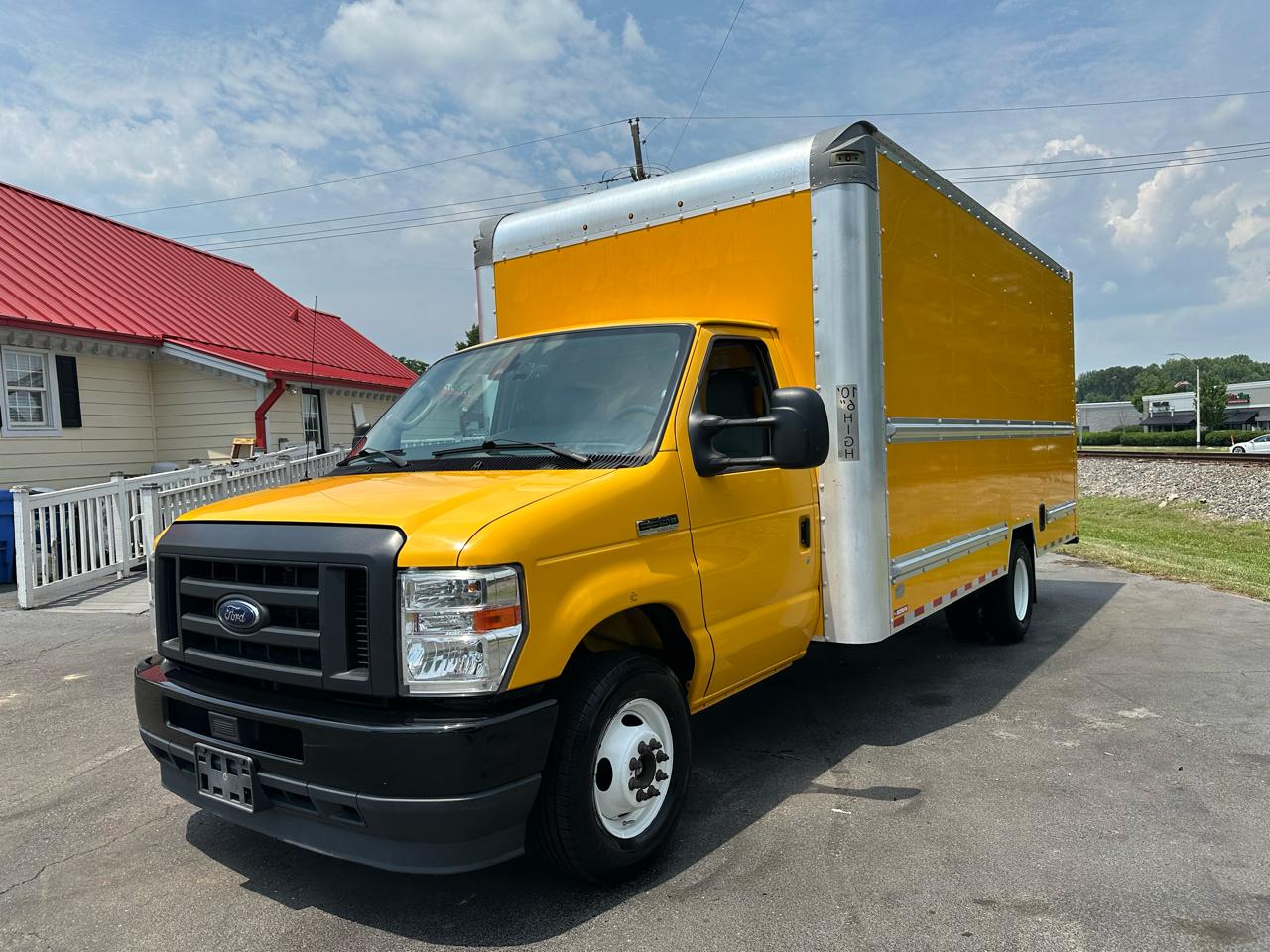 Ford E-Series Cutaway E-350 SRW 138" WB 2022