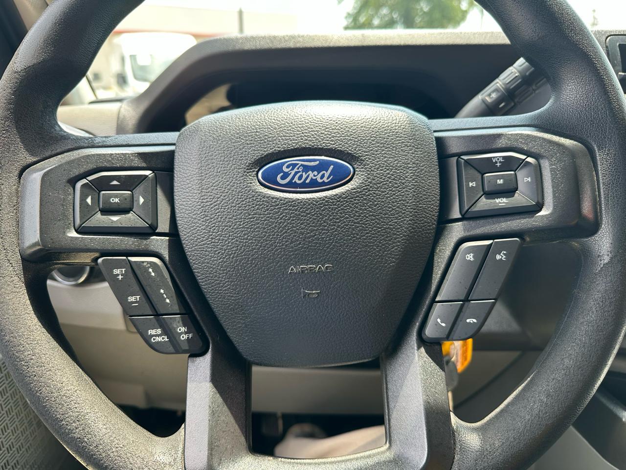 Ford E-Series Cutaway E-350 SRW 138" WB 2022