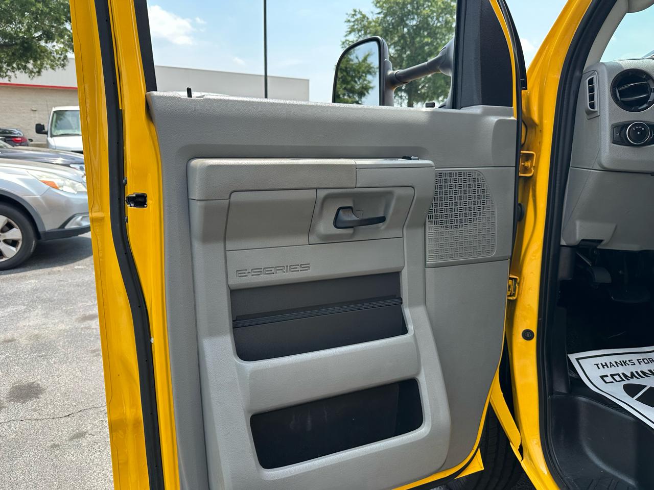 Ford E-Series Cutaway E-350 SRW 138" WB 2022