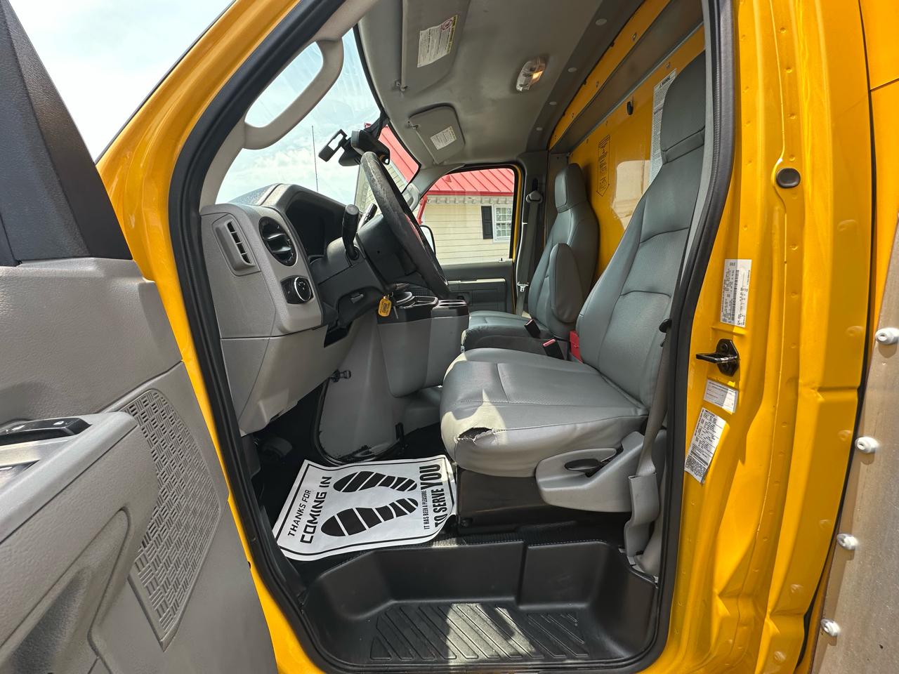 Ford E-Series Cutaway E-350 SRW 138" WB 2022