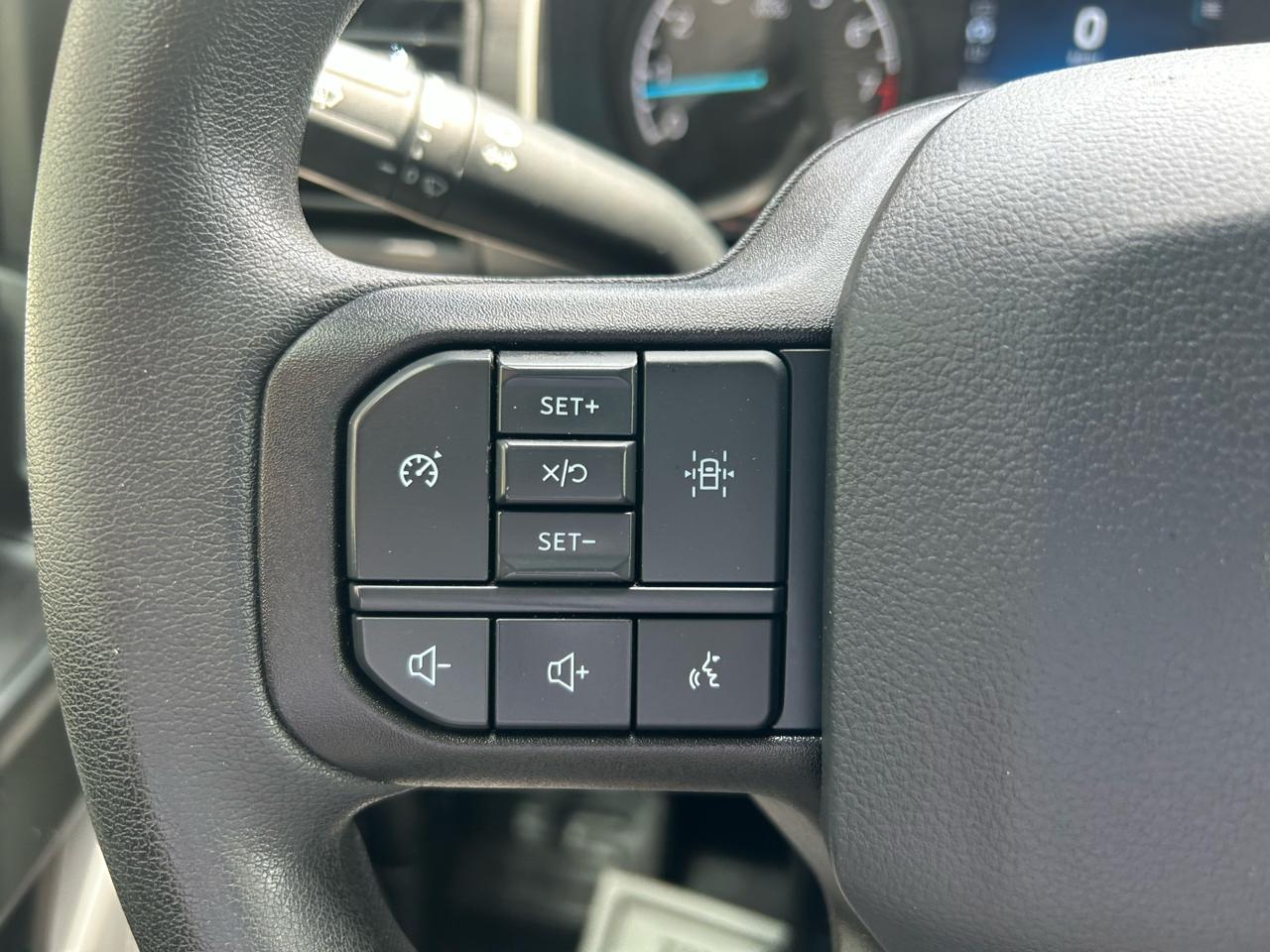 Ford F-150 XL 4WD SuperCrew 5.5' Box 2023