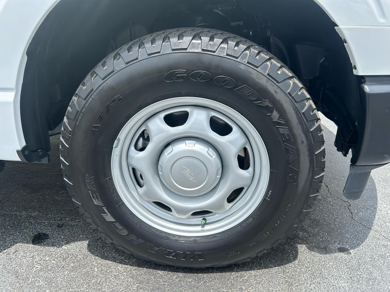 Ford F-150 XL 4WD SuperCrew 5.5' Box 2023