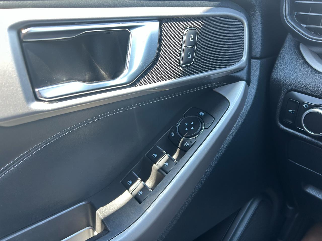 Ford Explorer XLT 2024