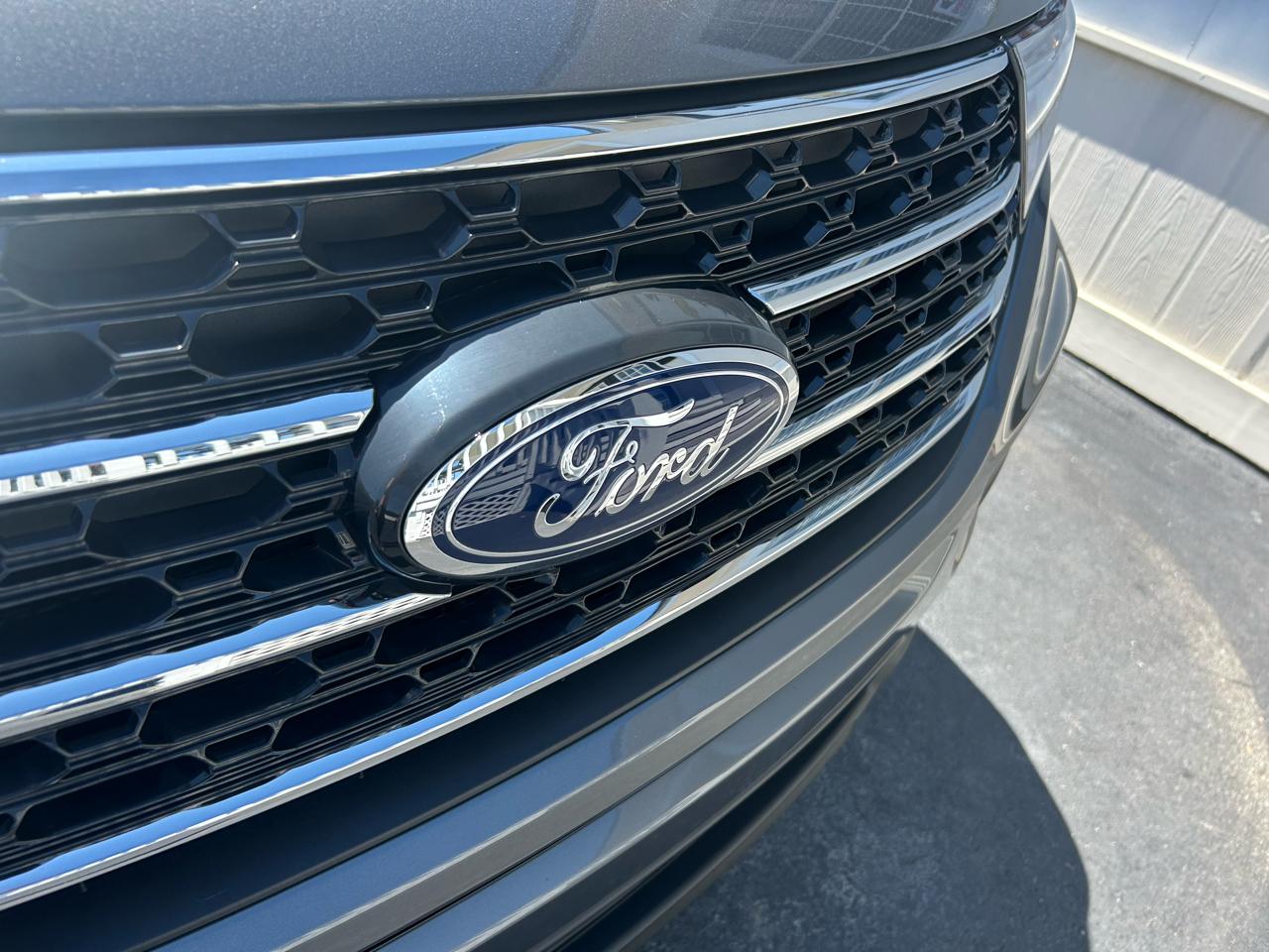 Ford Explorer XLT 2024