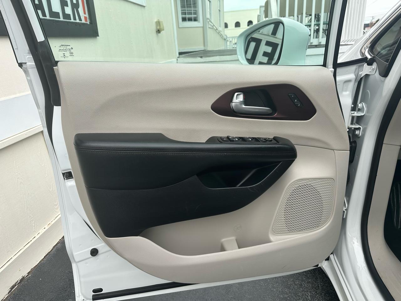 Chrysler Pacifica Limited FWD 2020