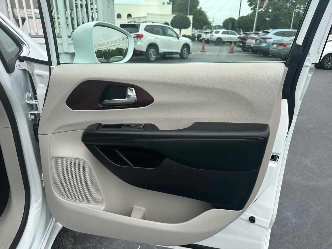 Chrysler Pacifica Limited FWD 2020